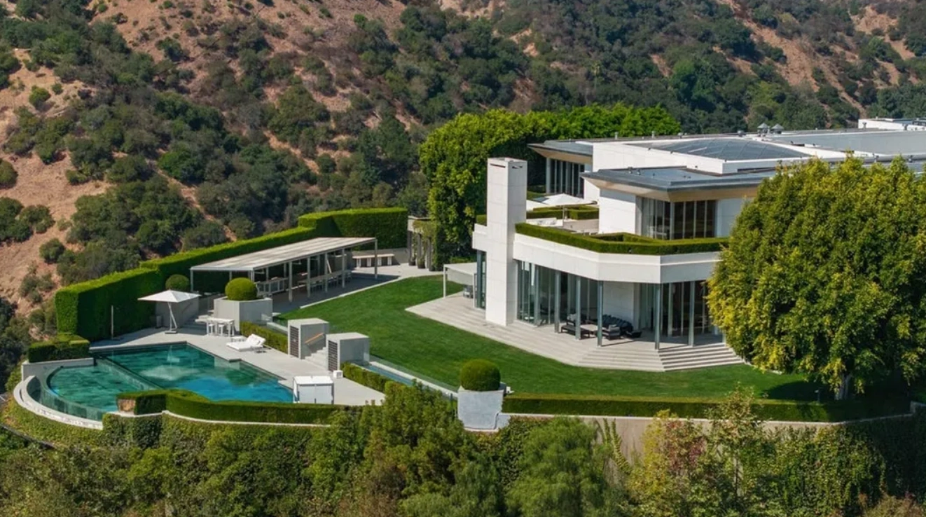 top-10-luxury-mansions-for-sale-2025