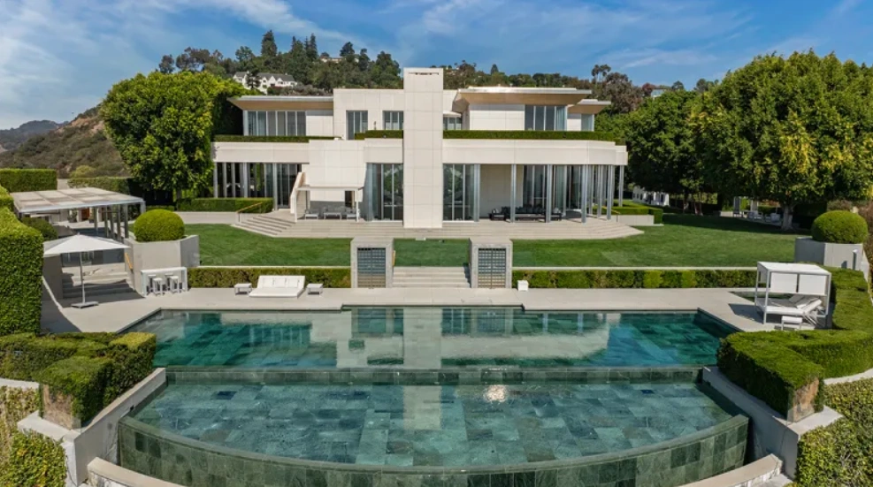 top-10-luxury-mansions-for-sale-2025